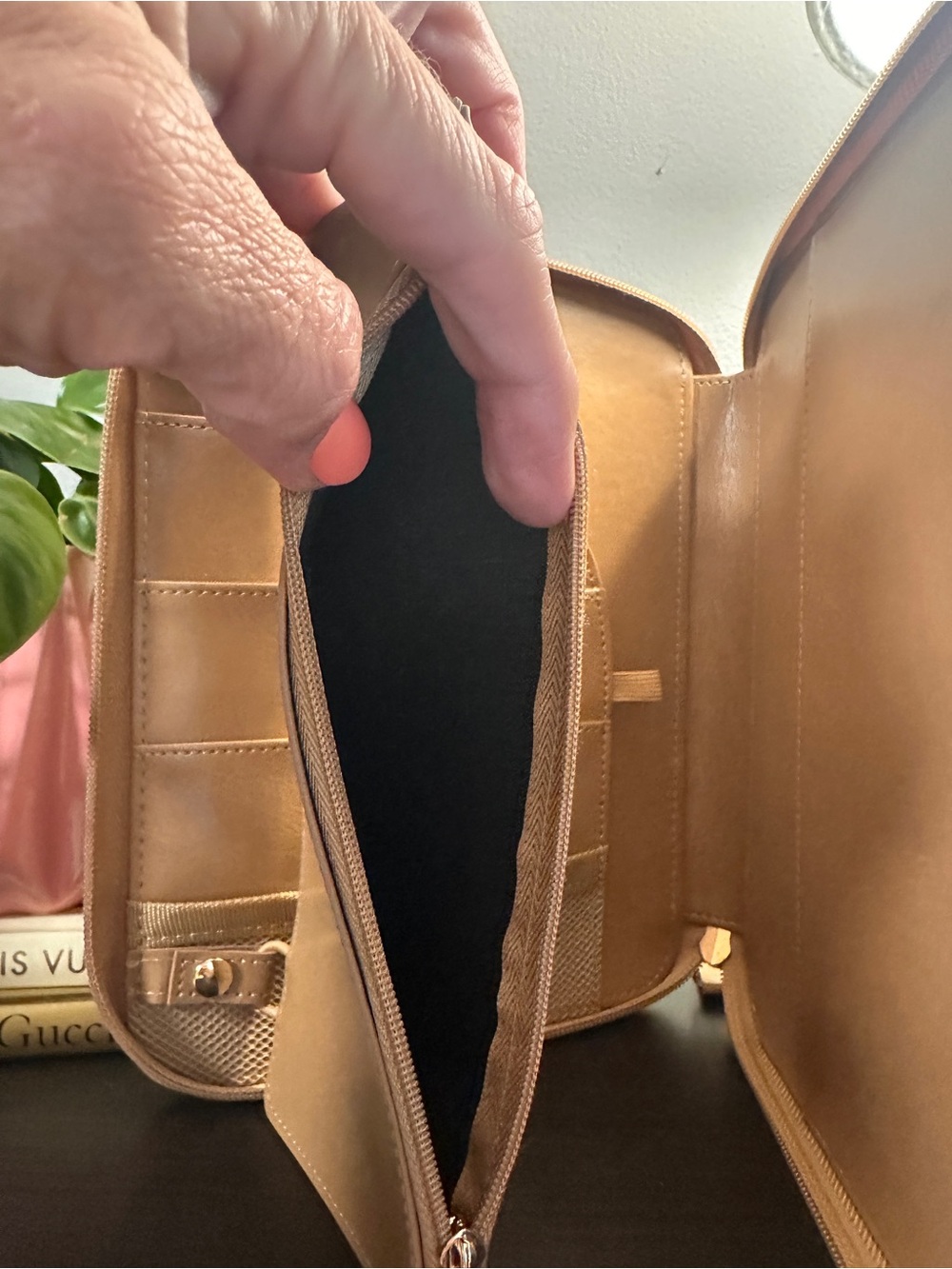 Tan Planner and iPad Zip case - Picture 5 of 6